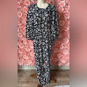 NWT Old Navy (Small) B&W Floral Pattern Jumpsuit